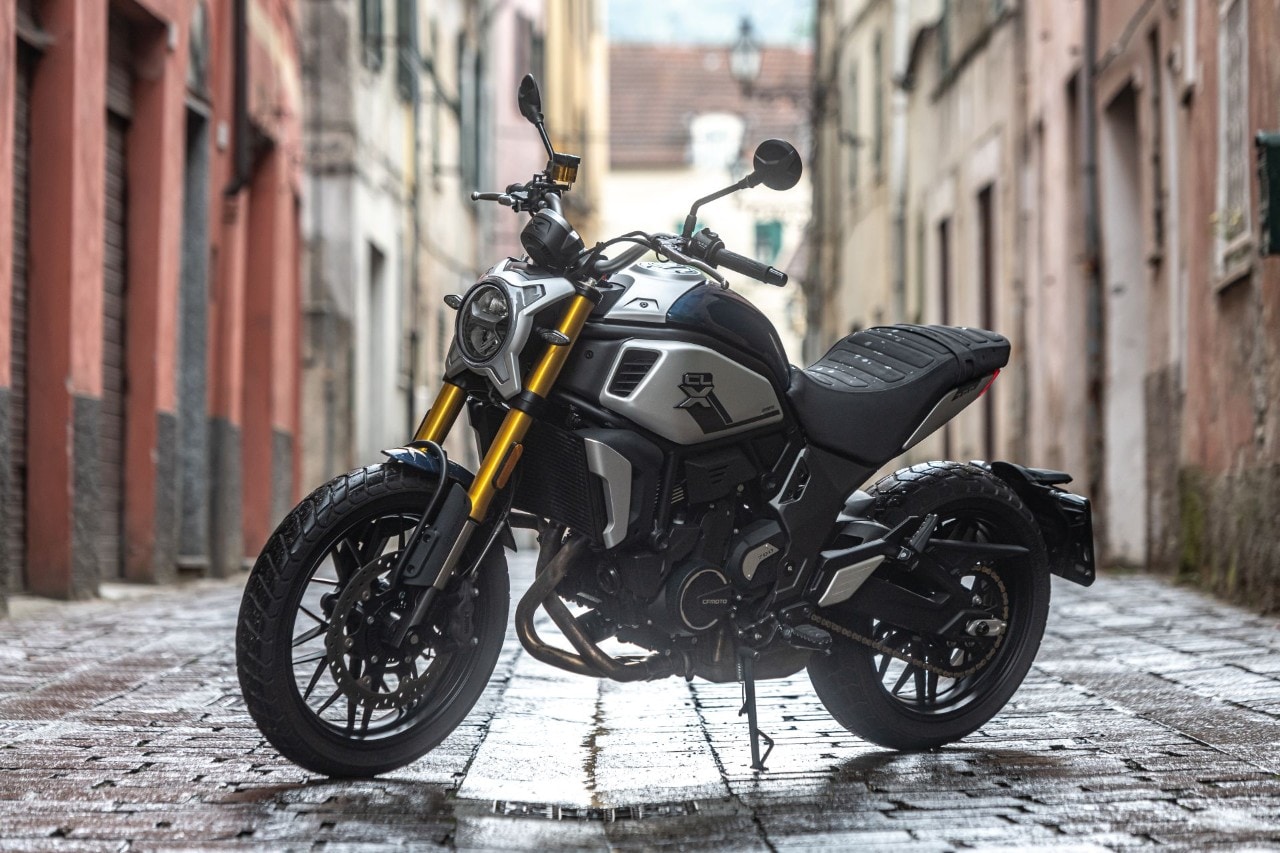 Benelli Leoncino 800 VS CFMOTO 700CL-X Heritage: prova a prendermi!